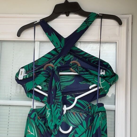 Take 50% OFF- Fashion Nova Halter Neck Palm Prints Dress, Size-L - Picture 11 of 14